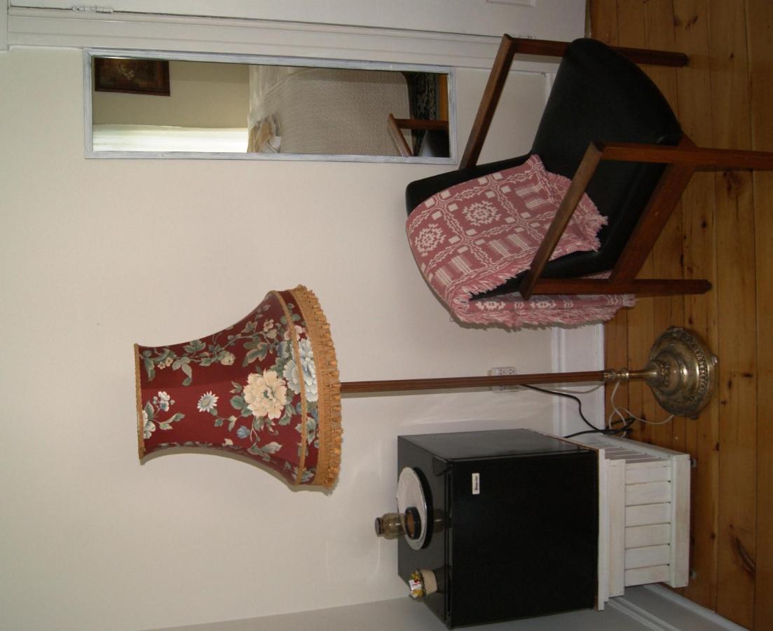 Ye Olde Walkerville Bed & Breakfast Виндзор Экстерьер фото