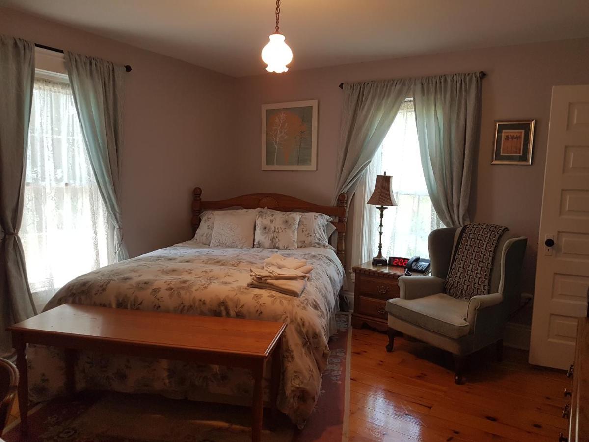Ye Olde Walkerville Bed & Breakfast Виндзор Экстерьер фото
