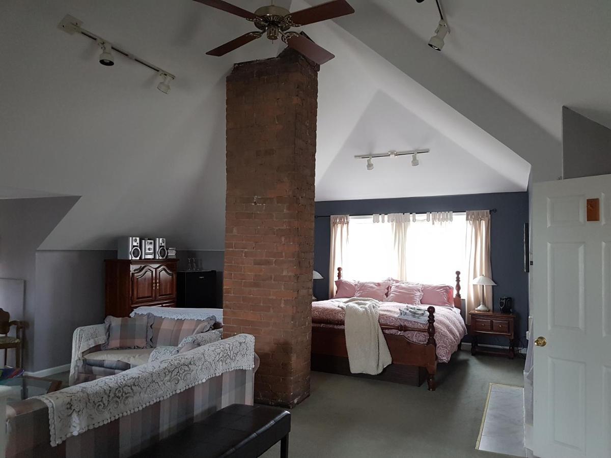 Ye Olde Walkerville Bed & Breakfast Виндзор Экстерьер фото