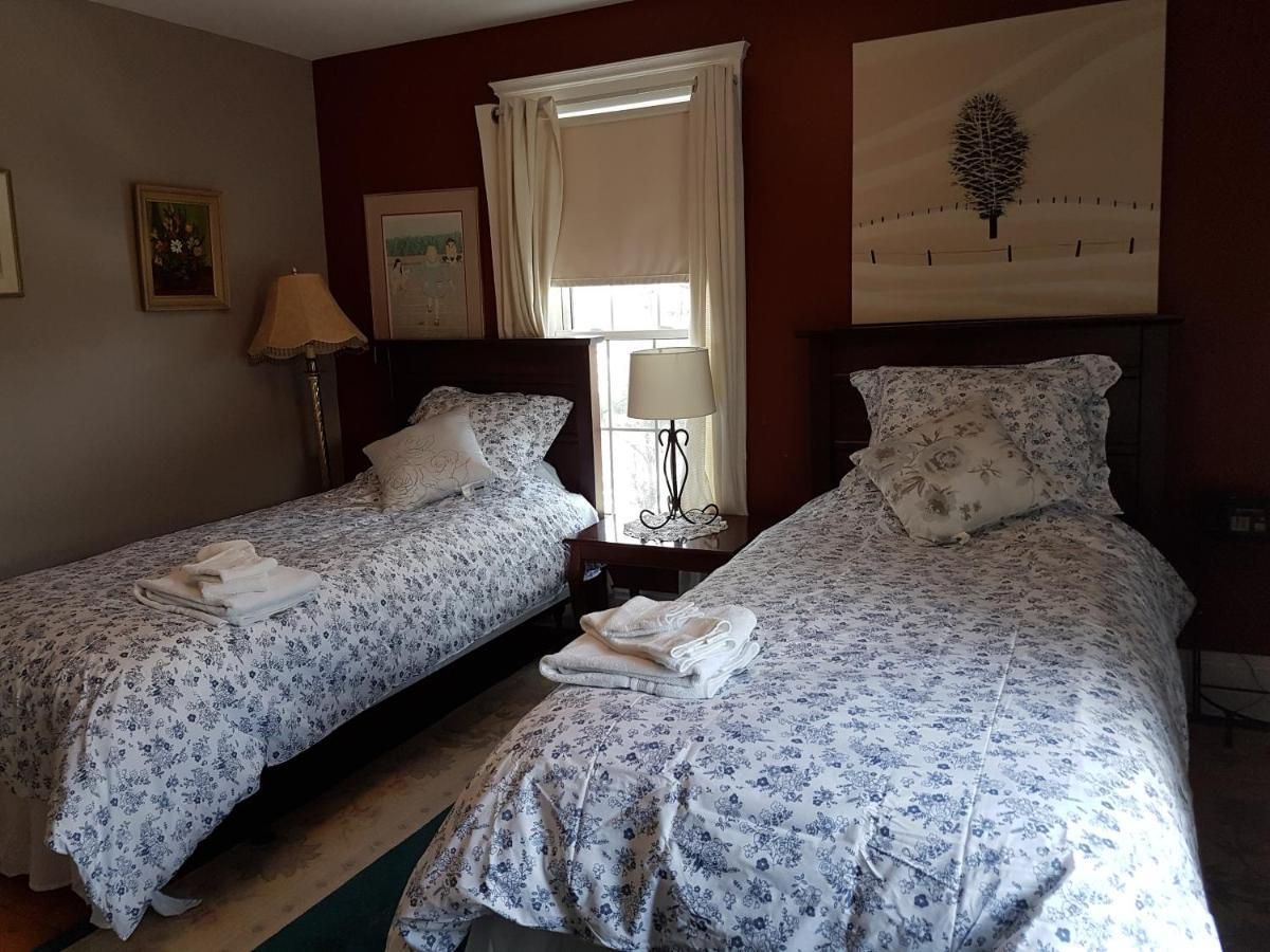 Ye Olde Walkerville Bed & Breakfast Виндзор Экстерьер фото