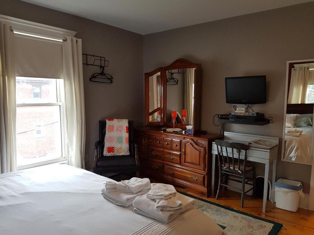 Ye Olde Walkerville Bed & Breakfast Виндзор Экстерьер фото