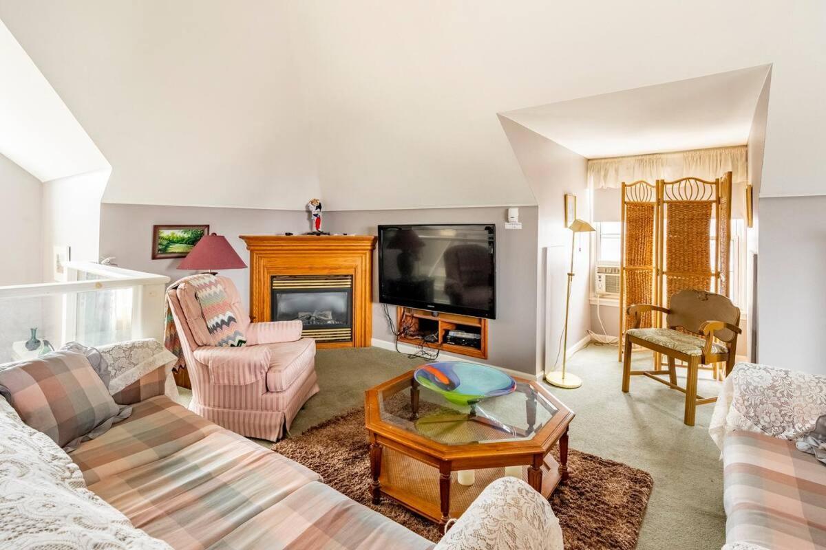 Ye Olde Walkerville Bed & Breakfast Виндзор Экстерьер фото