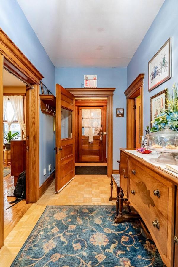 Ye Olde Walkerville Bed & Breakfast Виндзор Экстерьер фото