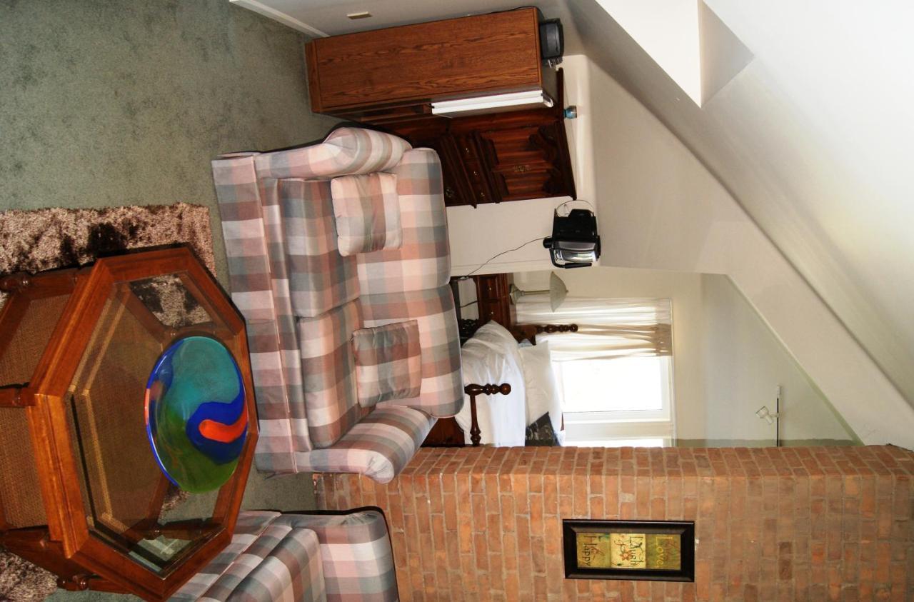 Ye Olde Walkerville Bed & Breakfast Виндзор Экстерьер фото