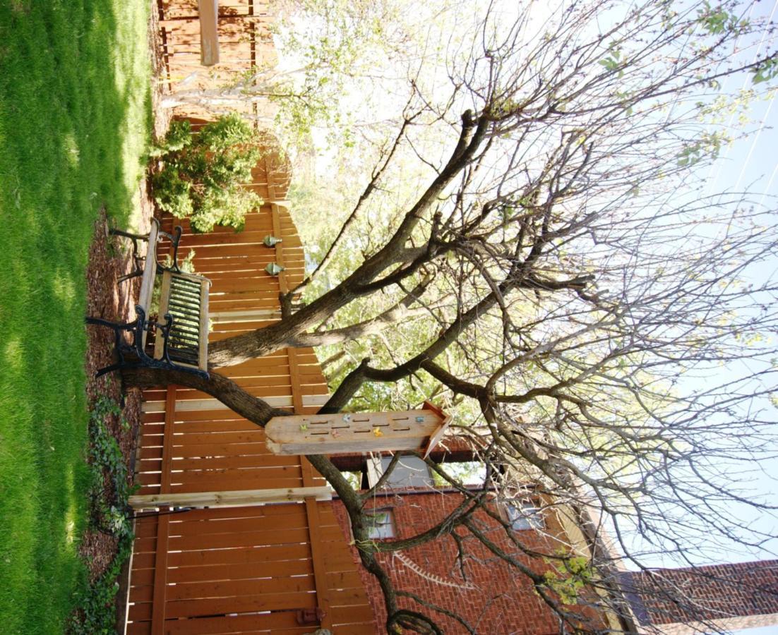 Ye Olde Walkerville Bed & Breakfast Виндзор Экстерьер фото