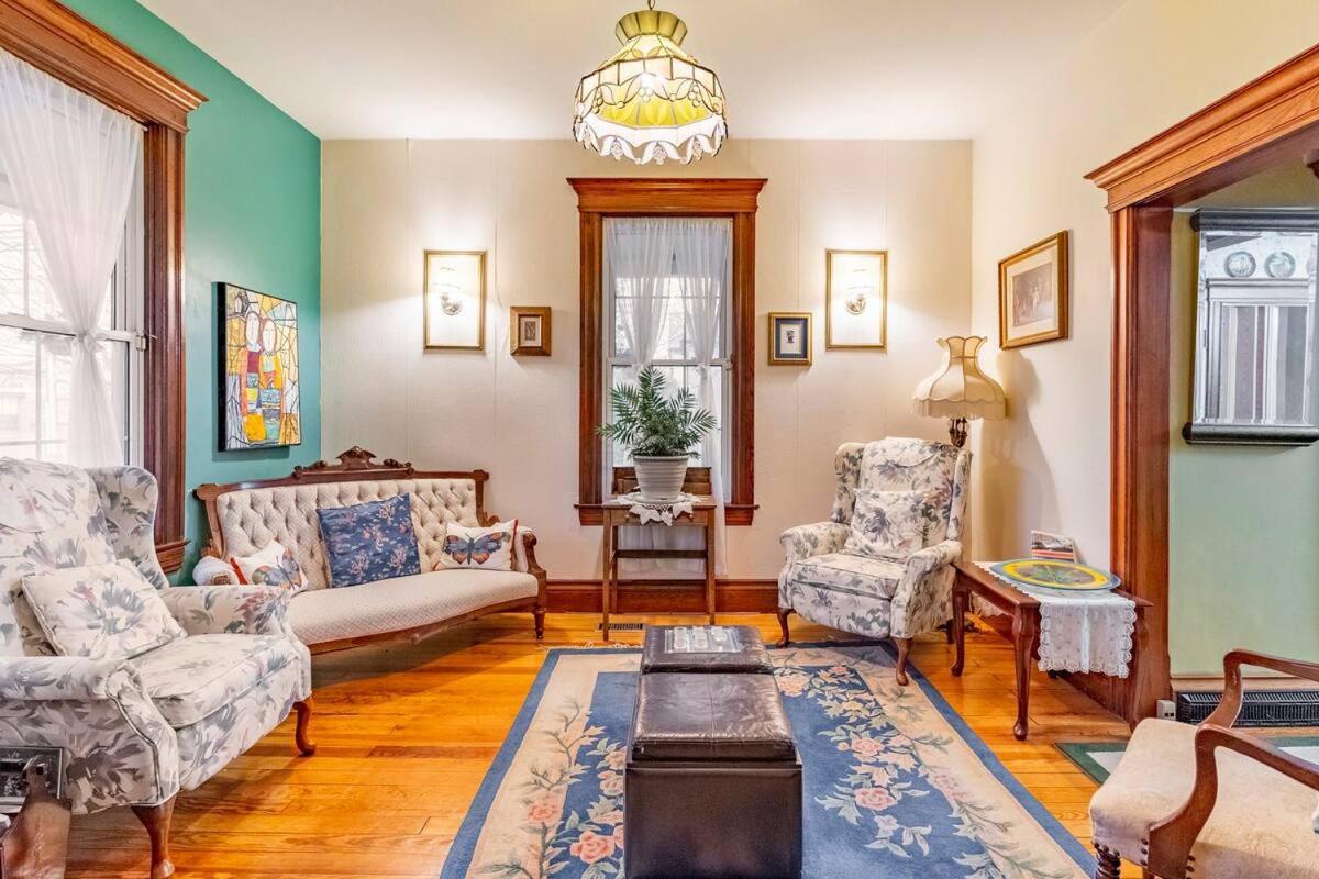 Ye Olde Walkerville Bed & Breakfast Виндзор Экстерьер фото