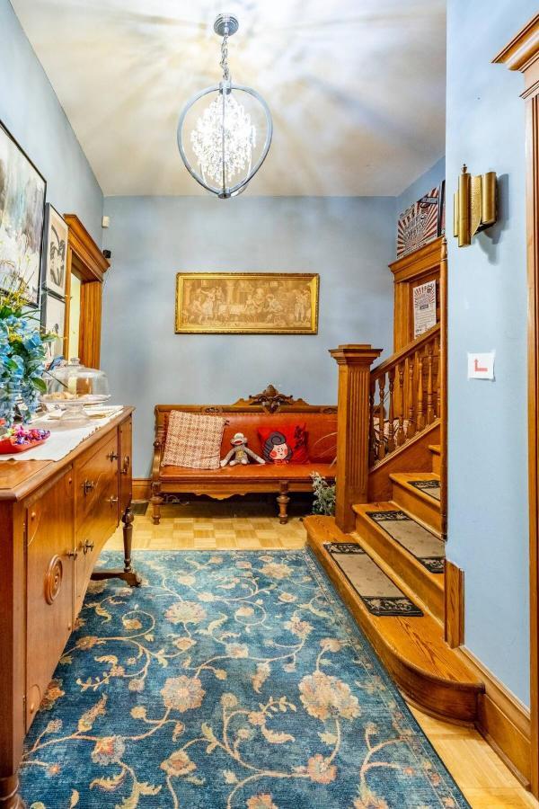Ye Olde Walkerville Bed & Breakfast Виндзор Экстерьер фото