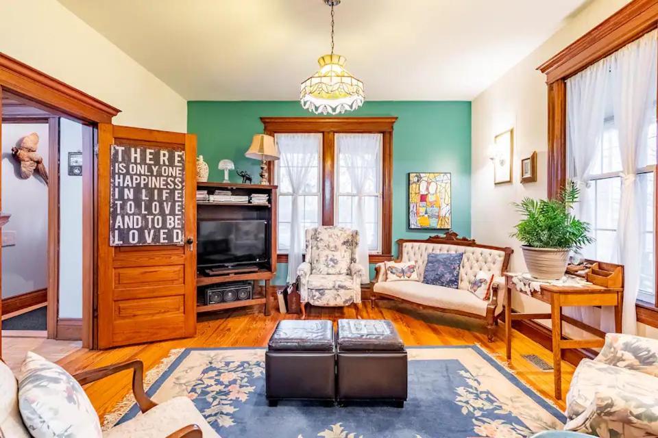 Ye Olde Walkerville Bed & Breakfast Виндзор Экстерьер фото