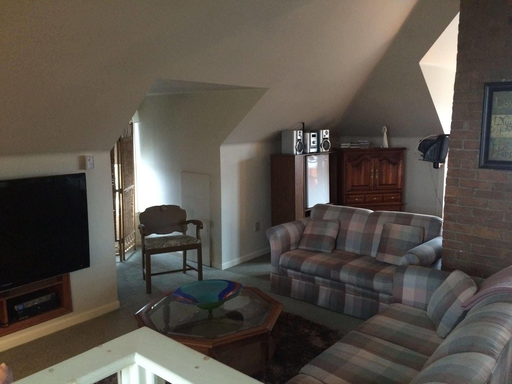 Ye Olde Walkerville Bed & Breakfast Виндзор Экстерьер фото